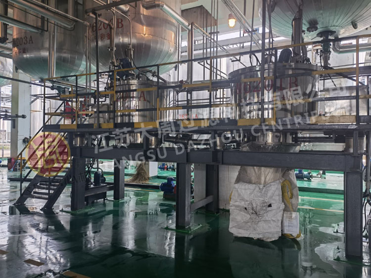 全自動(dòng)刮刀離心機(jī)在安裝和使用過(guò)程中需要注意哪幾點(diǎn)？